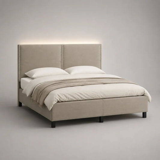 Polsterbett Doppelbett mit Samtbezug, Lattenrost und Ziernagel-Kopfteil, Beige, 180 × 200 cm